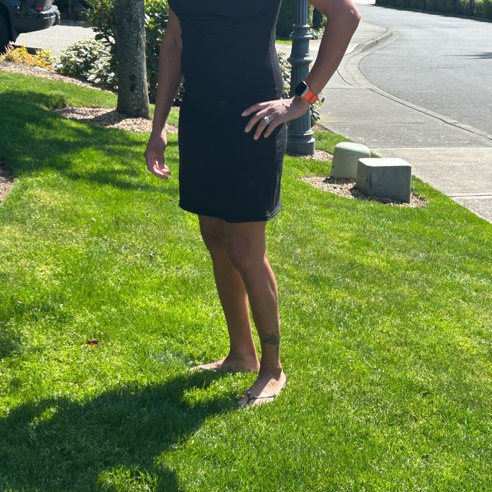 Icebreaker Scooped Black Sleeveless Dress